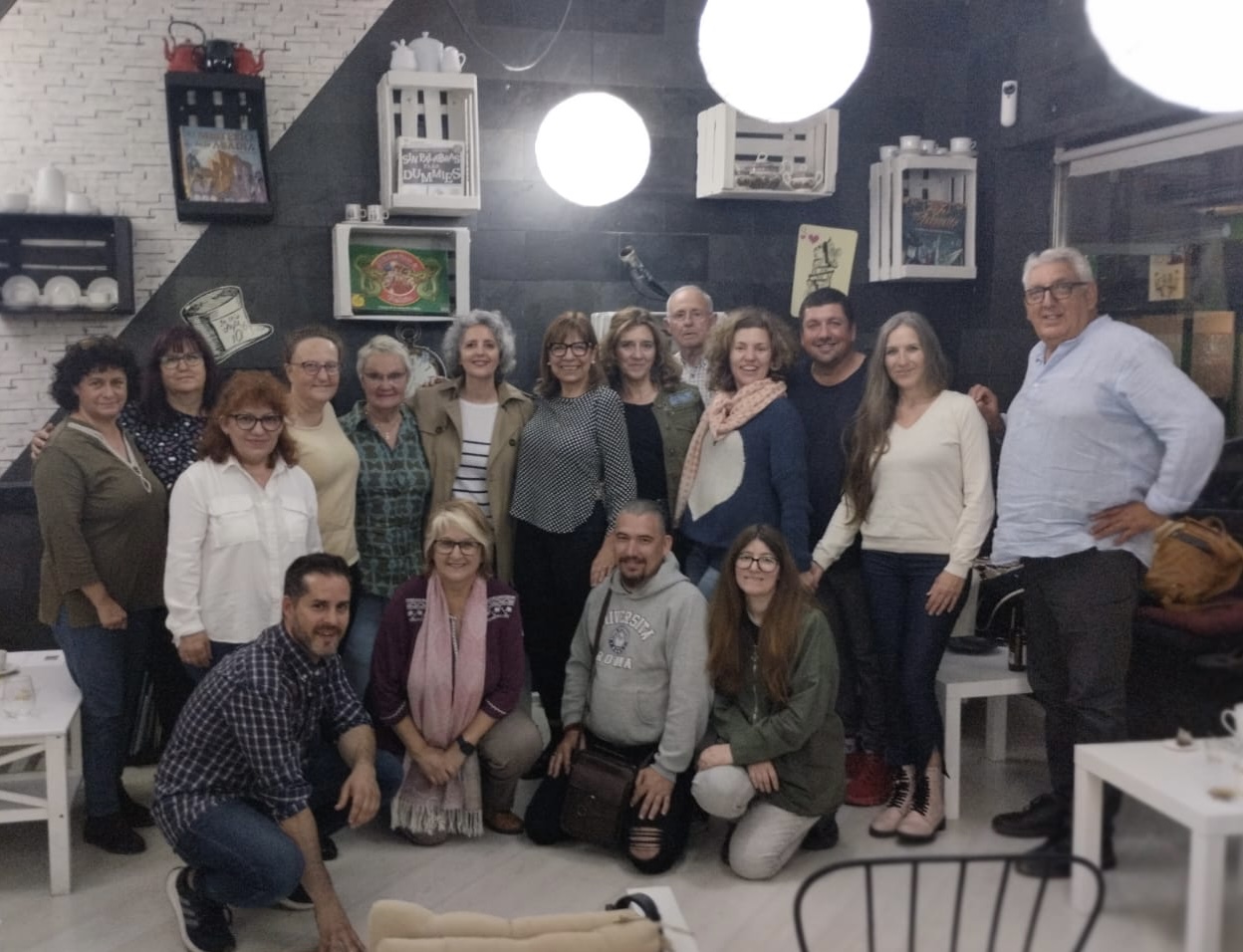Tertulia &laquo;Caf&eacute; de Luz&raquo; en la cafeter&iacute;a &laquo;Aqu&iacute; Mismo&raquo;